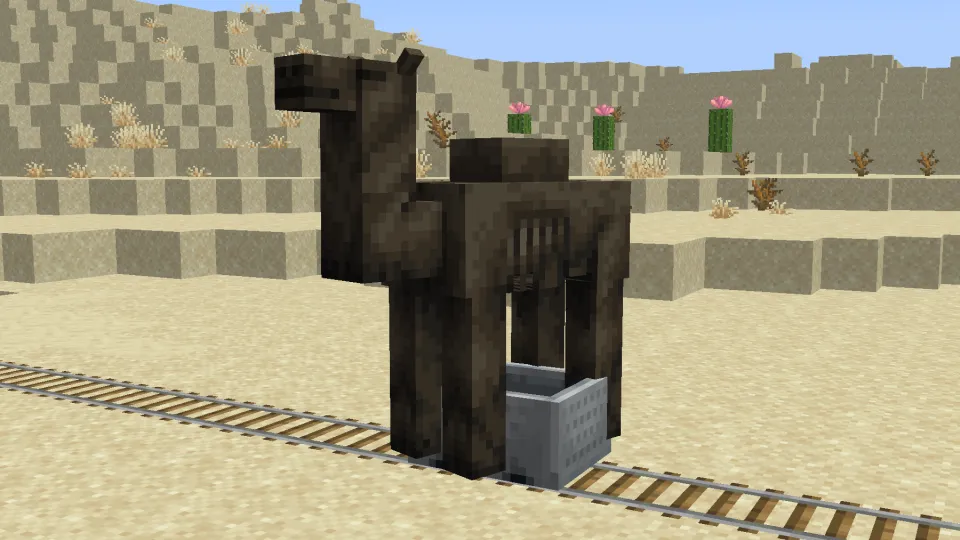 ラクダハスクをトロッコに乗せる様子