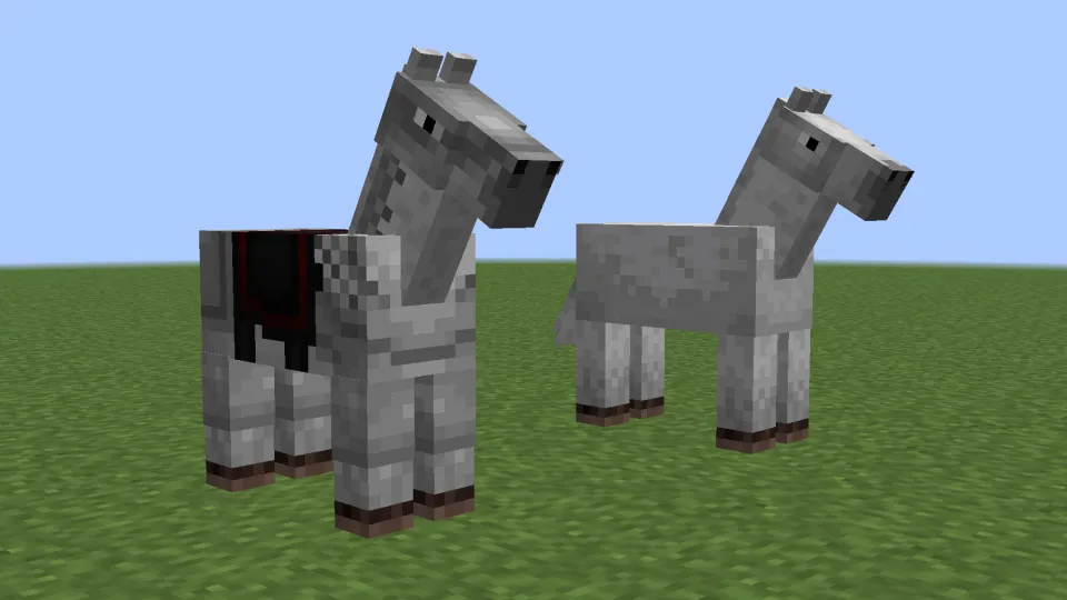 鎧装備のウマと普通のウマ