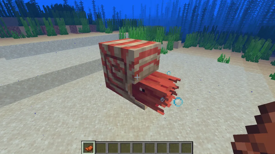 鞍を持ってオウムガイに向かっている様子